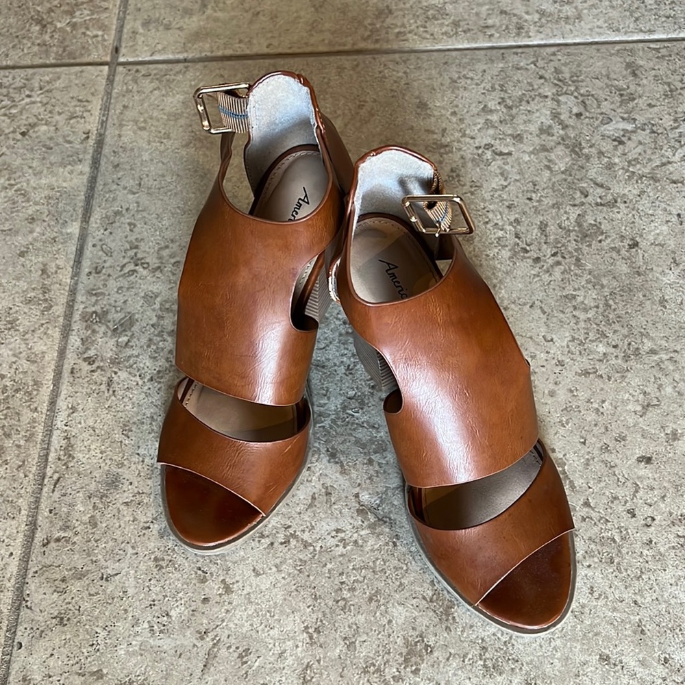 American Eagle brown 3 1/2” heels